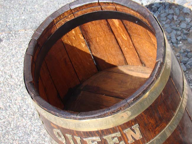 A fine Victorian Royal Navy brass bound oak rum barrell inscribed "The Queen, God Bless Her" circa 1860-1880. — image 4